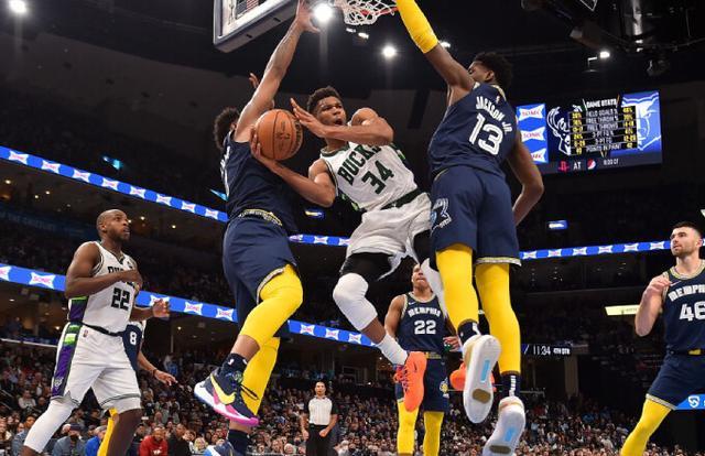 爵士完胜吉林队,霍勒迪状态火热 爵士完胜吉林队,霍勒迪状态火热